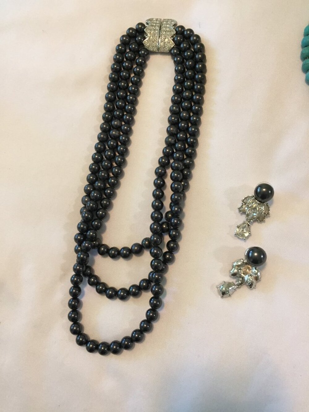 Avon Elizabeth Taylor Midnight Romance Necklace & Pierced Earrings  NICE!!